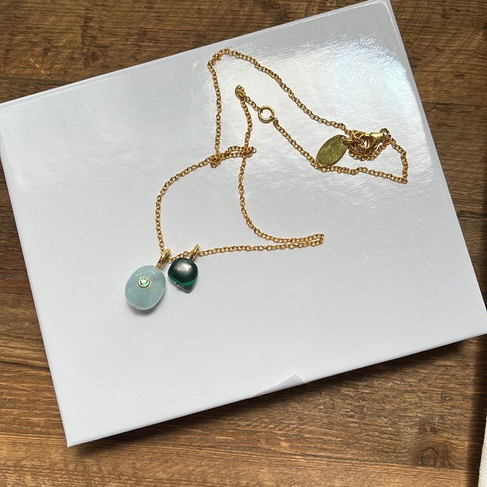 NWT blue gemstone bead necklace
